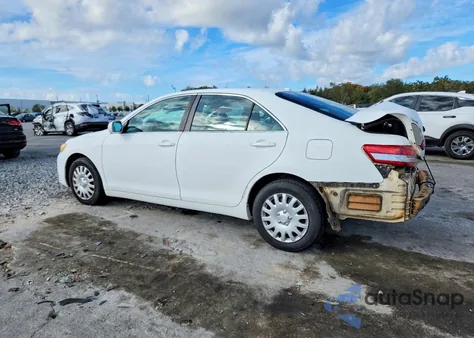 2011 Toyota Camry Base z USA, uszkodzony, nr VIN 4T1BF3EK6BU655371